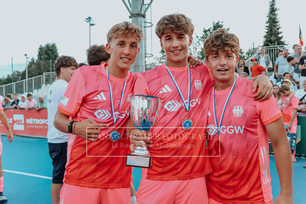 EM_MU18_F_GER-BEL_Lille_bearbeitet_Pokalbilder (44 von 137) | lanaschraderfotografie - Realizado com Pictrs.com
