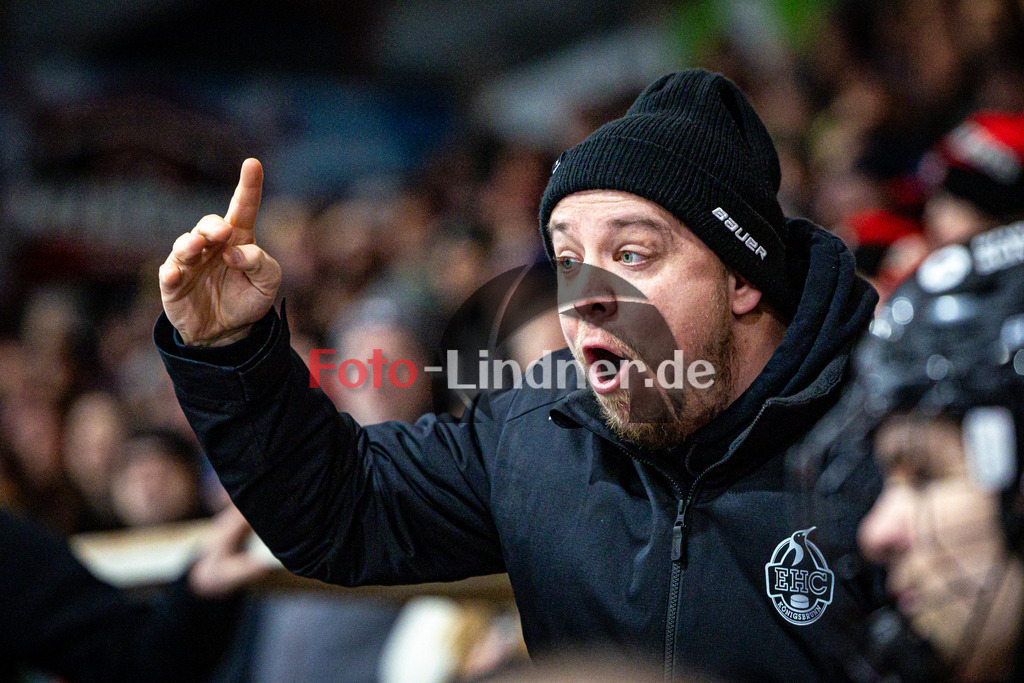 Peißenberg MINERS gegen EHC Königsbrunn LÖWEN | Eishockey Bayernliga 2025/26 Viertelfinale Spiel 2, Peißenberg MINERS gegen EHC Königsbrunn LÖWEN, 20260208,Robert LINKE (EHC Königsbrunn hc) beschwert sich bei den Schiedsrichter,2026-02-08 in Peißenberg (flatbuy Arena Peißenberg), Robert LINKE (EHC Königsbrunn hc)Copyright: WolfgangxLindner www.foto-lindner.de