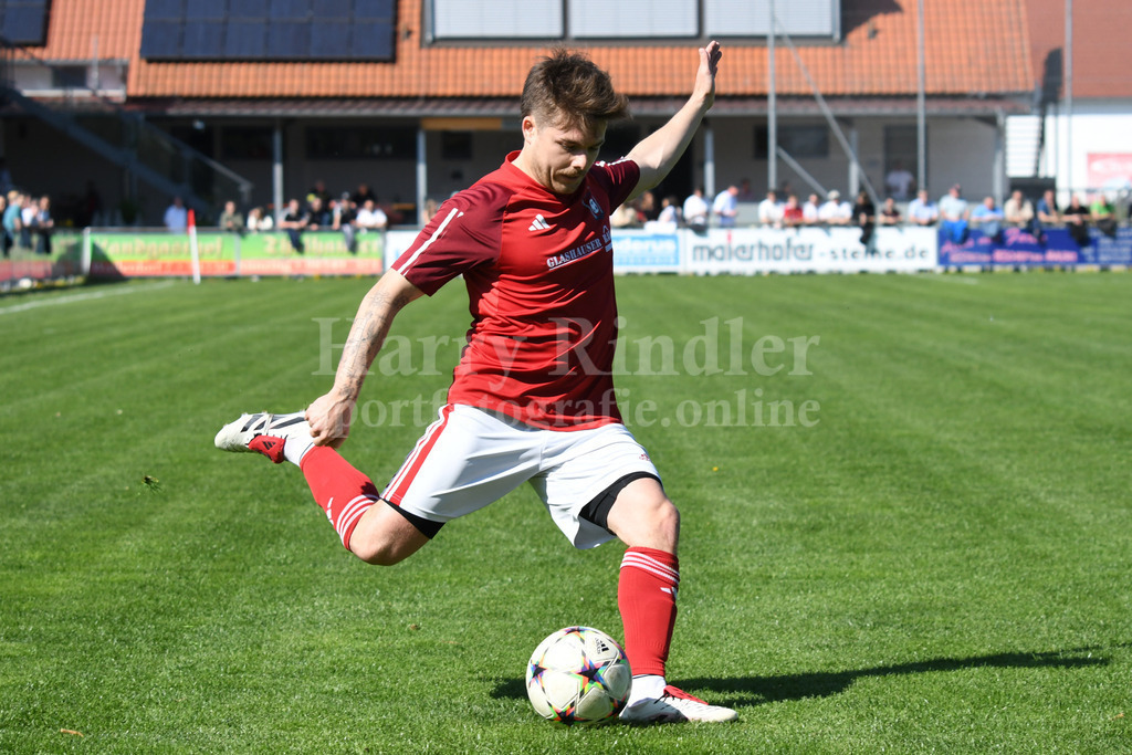 FC Künzing : SV Schöfweg | Tim Hain (FC Künzing) - Realisiert mit Pictrs.com