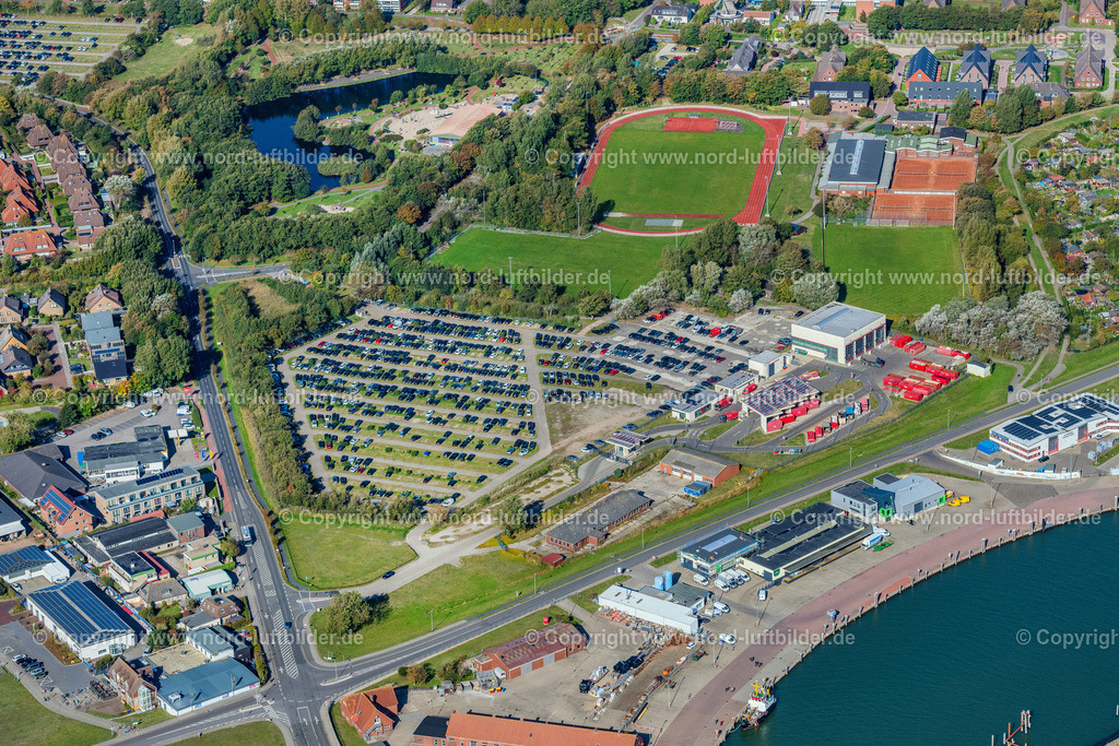 Norderney_Ortsansicht_ELS_5594091022 | NORDERNEY 09.10.2022 Parkplatz und Abstellfläche für Automobile - PKW " Dauerparkplatz Lot C " in Norderney im Bundesland Niedersachsen, Deutschland. // Parking and storage space for automobiles " Dauerparkplatz Lot C " in Norderney in the state Lower Saxony, Germany. Foto: Martin Elsen