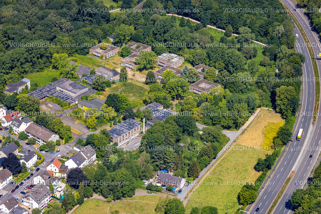 Dortmund220704960 | Luftbild, ehemalige Gehörlosenschule und Erstaufnahmeeinrichtung EAE für Flüchtlinge, Gelände zwischen Bundesstraße B54, Glückaufsegenstraße und Hüttenbruchweg, geplantes Baugebiet für Wohnhäuser, Hacheney, Dortmund, Ruhrgebiet, Nordrhein-Westfalen, Deutschland