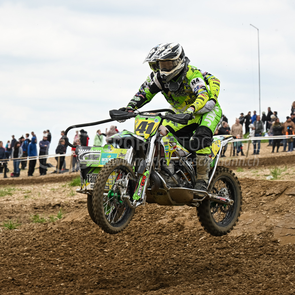 Motocross Schlatt bei Winterthur - 30. April 2023 | #41 Hofmann Fabian / Strauss Marius aus Elgg (CH) auf VMC Zabel in der Kategorie Seitenwagen am Motocross Schlatt bei Winterthur, 30. April 2023. 
Instagram: @mx_schlatt | @mc_wila | @sam_schweiz
Bild: Sportfotografie Markus Aeschimann | www.markus-aeschimann.ch - Realisiert mit Pictrs.com