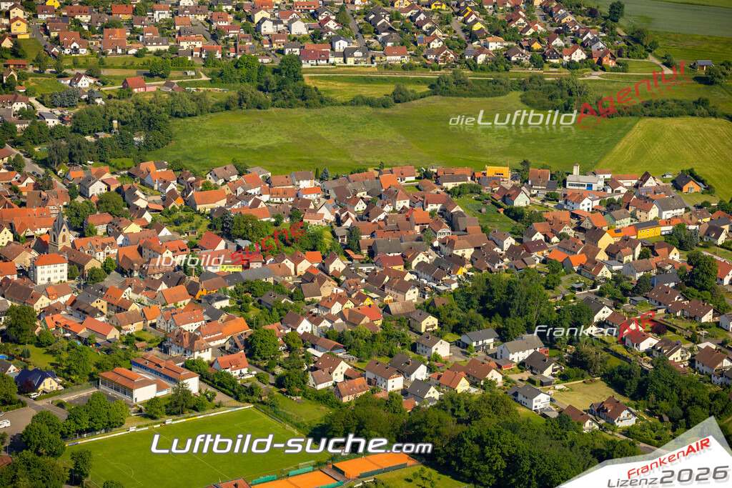 Das Luftbild zeigt  Reckendorf - Die Luftaufnahme wurde 2023 vom UL-Flugzeug aus erstellt ( keine Drohne ) - Hochauflösende Luftaufnahme - Für grossformatige Ausdrucke geeignet. Die Geschenkidee !Mit Lizenz und Bildrechte bestellbar