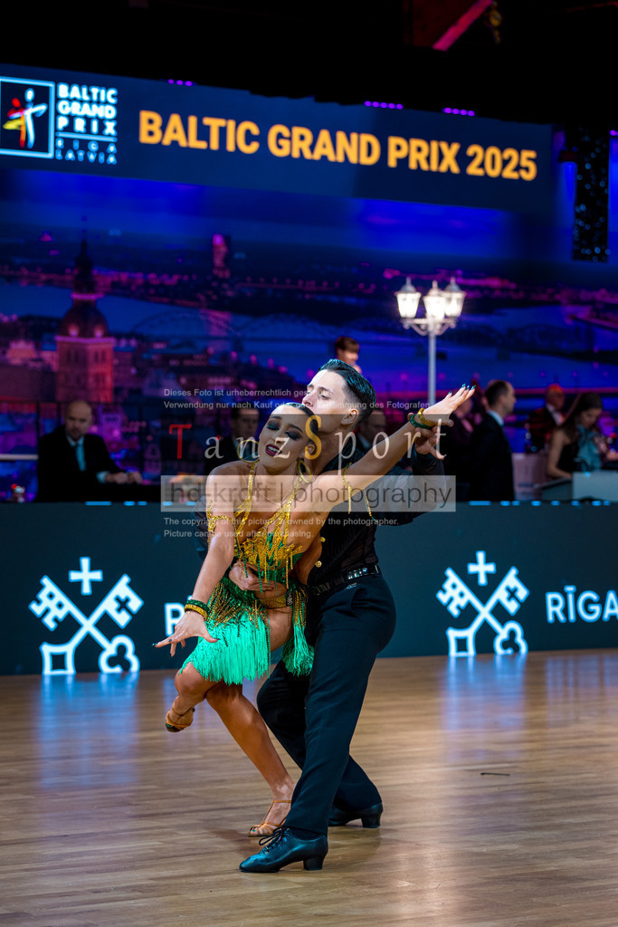 20251213_Baltic-GP_1957-2 | Tanzsportbilder, Standardtanz, Lateintanz, WDSF, DTV, LTVB, dancecomp, goc, hessen tanzt, blaues band der spree, walzer, tango, wiener walzer, slowfox, quickstepp, samba, rumba, cha-cha-cha, paso doble. jive, hd-kroft photography, turniertanzsport