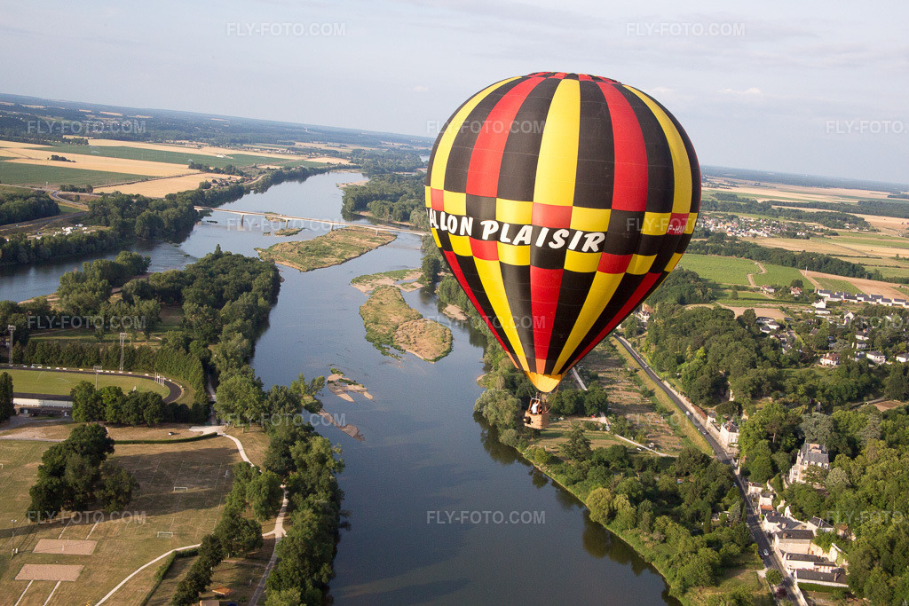 Aerial view: View of the town in Amboise in the state Indre et Loire, France.Photo: IMG_082379.jpg taken on 06/20/2015 by Werner Riehm/FLY-FOTO.comResolution of the original: 5472 x 3648 px