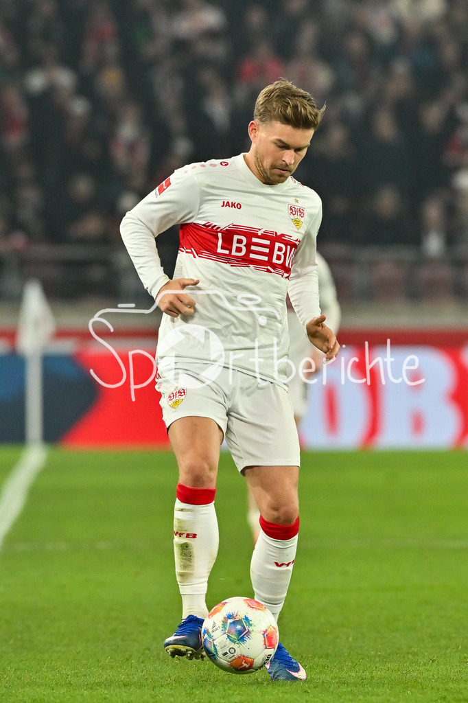 VfB Stuttgart - SG Eintracht Frankfurt | STUTTGART, GERMANY - 13. JANUARY: am Ball Maximilian MITTELSTÄDT (VfB Stuttgart 7) / Einzelfoto / Freisteller während dem Bundesligamatch zwischen dem VfB Stuttgart und der SG Eintracht Frankfurt am 17. Spieltag in der MHP-Arena / DFL REGULATIONS PROHIBIT ANY USE OF PHOTOGRAPHS AS IMAGE SEQUENCES AND/OR QUASI-VIDEO