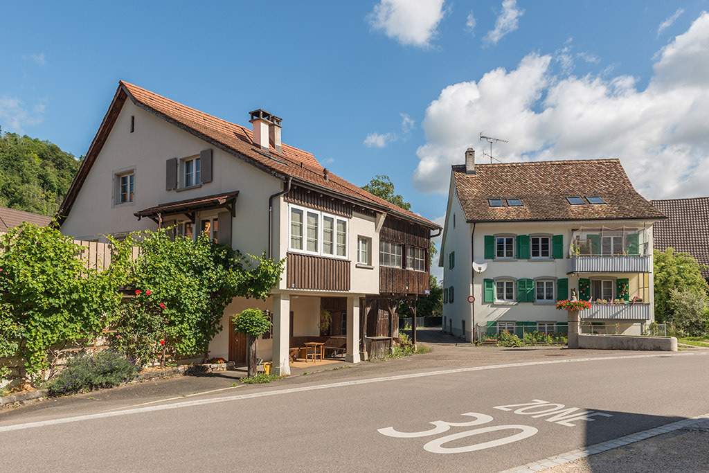 Häuser beim Teichweg | in Bubendorf, Baselland, Schweiz. - Realisiert mit Pictrs.com