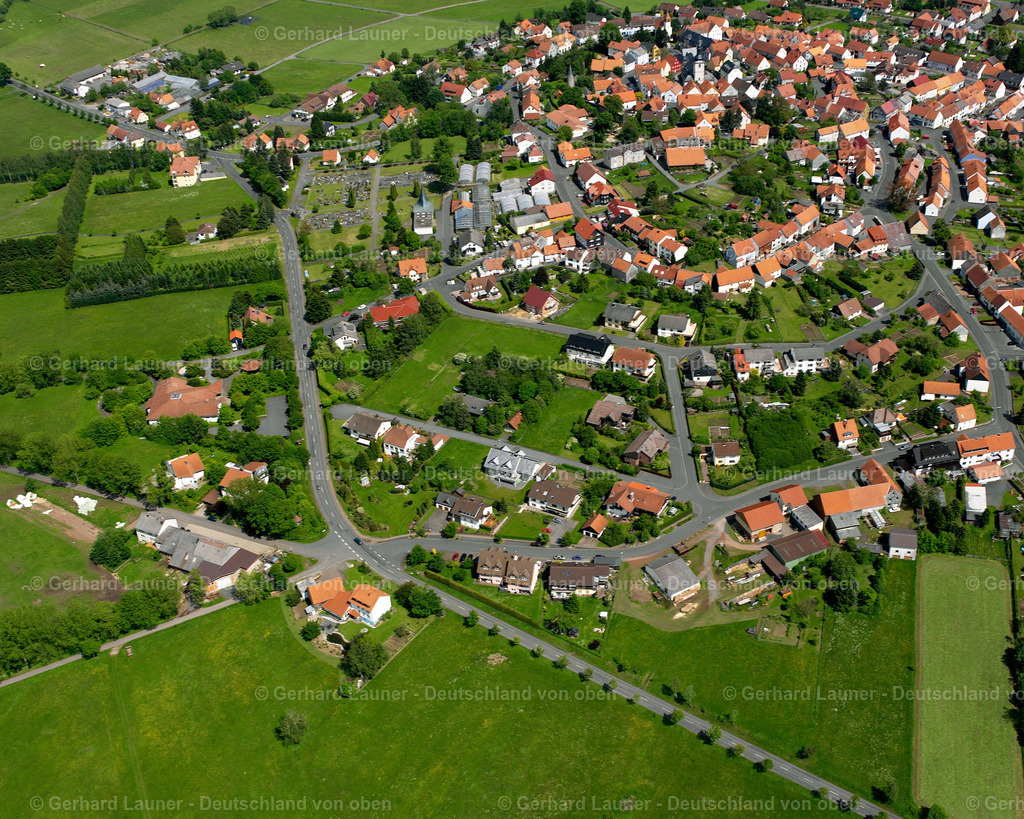 2615404 | HERBSTEIN 09.06.2006 Ortsansicht der Straßen und Häuser der Wohngebiete in Herbstein im Bundesland Hessen, Deutschland // Town View of the streets and houses of the residential areas in Herbstein in the state Hesse, Germany Foto: Gerhard Launer
