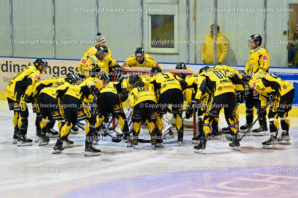 ESC SPARKASSE STEINDORF vs. MET PHOTOVOLTAIK HORNETS SPITTAL | EC Hornets Spittal Mannschaft, ESC SPARKASSE STEINDORF vs. MET PHOTOVOLTAIK HORNETS SPITTAL, ESC SPARKASSE STEINDORF vs. MET PHOTOVOLTAIK HORNETS SPITTAL am 22.11.2025 in Steindorf (Ossiachersee Halle), Austria, (Photo by Bernd Stefan)