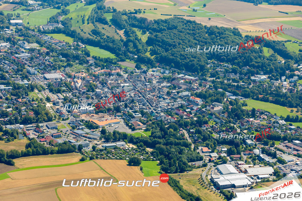 Das Luftbild zeigt : Altstadt Wunsiedel - Die Luftaufnahme wurde 2023 vom UL-Flugzeug aus erstellt ( keine Drohne ) - Hochauflösende Luftaufnahme - Für grossformatige Ausdrucke geeignet. Die Geschenkidee !Mit Lizenz und Bildrechte bestellbar
