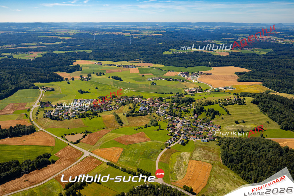 Das Luftbild zeigt : Hohenberg Rosenberg - Die Luftaufnahme wurde 2024 vom UL-Flugzeug aus erstellt ( keine Drohne ) - Hochauflösende Luftaufnahme - Für grossformatige Ausdrucke geeignet. Die Geschenkidee !Mit Lizenz und Bildrechte bestellbar