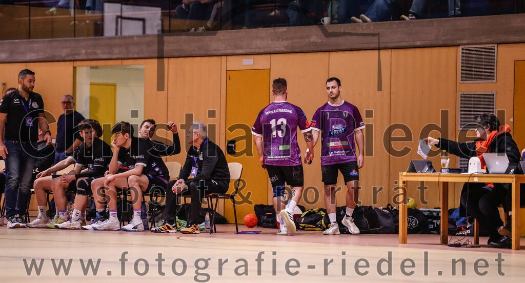 2024-12-14_056_SpVgg_Altenerding_gegen_MTV_Pfaffenhofen | Erding, Deutschland, 14.12.2024:Handball, Bezirksoberliga Männer 2024 / 2025, 10. Spieltag, SpVgg Altenerding gegen MTV Pfaffenhofen, Endergebnis: 32:30Sebastian Forster (SpVgg Altenerding, #13), Simon Rüdiger (SpVgg Altenerding, #7)Foto: Christian Riedel / fotografie-riedel.net