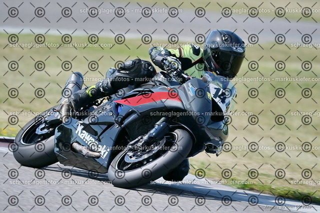 26BT02-0565 | markuskiefer.com - Realisiert mit Pictrs.com