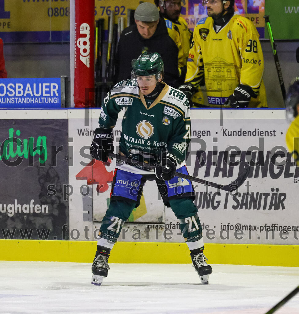 2025-12-28_057_TSV_Erding_gegen_onesto_Tigers_Bayreuth | Erding, Deutschland, 28.12.2025:Eishockey, Oberliga Süd 2025 / 2026, 31. Spieltag, TSV Erding gegen onesto Tigers Bayreuth, Endergebnis: 6:5 n.V.Erik Modlmayr (Erding Gladiators, #21)Foto: Christian Riedel / fotografie-riedel.net