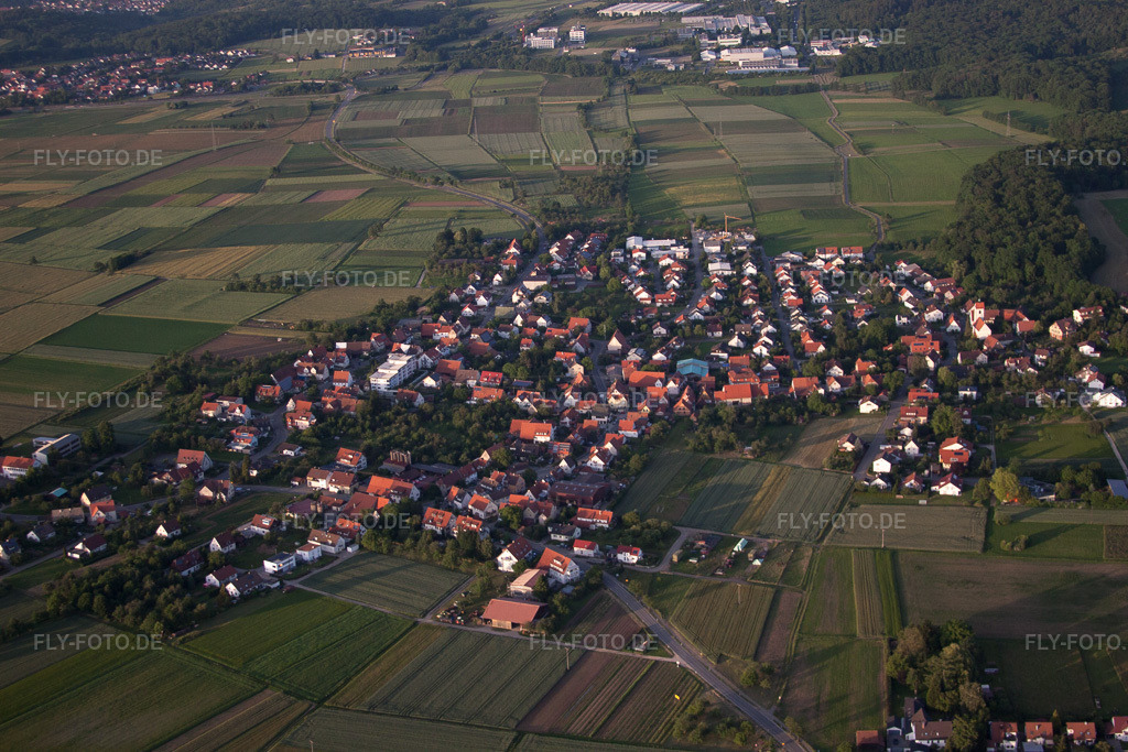 Luftbild: landwirtschaftlichen Feldern und Nutzflächen im Ortsteil Immenhausen in Kusterdingen im Bundesland Baden-Württemberg in Deutschland. Foto: IMG_66972.jpg vom 07.06.2014 durch Werner Riehm/FLY-FOTO.de