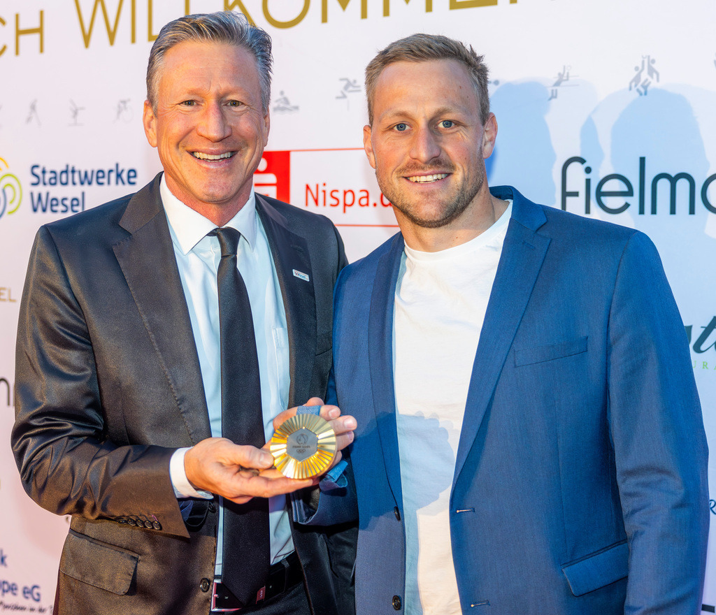 top-top.de 260306-243 | Foto, Video, Fotografie, Videografie, Fotobox, DJ, Discjockey, Musik, Musikbox, Veranstaltung, Photobooth, Amazon, Ebay, Buchtipp, Bestseller, Autor, Verlag, Buch, Wesel, Hamminkeln, NRW, Dinslaken, Rees, Drohne, Hochzeit, Party, Fotobox, Wesel, Fotograf