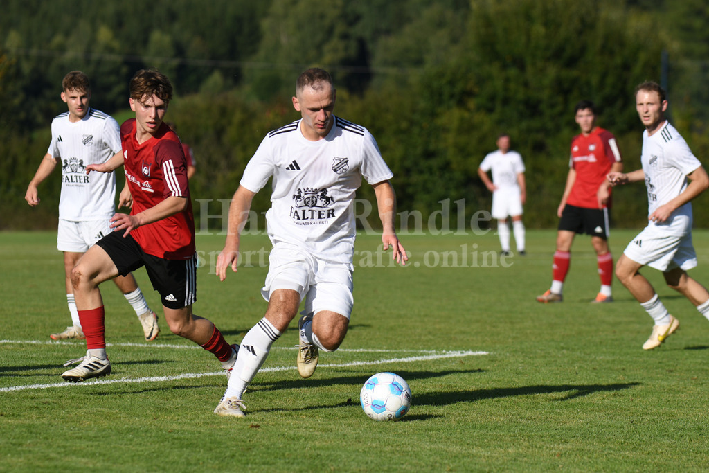 Bezirksliga Ost: SpVgg Ruhmannsfelden : FC Künzing | Felix Brunner  (SpVgg Ruhmannsfelden) der Held des Tages Torschütze zum 1:0 Siegtreffer - Realisiert mit Pictrs.com