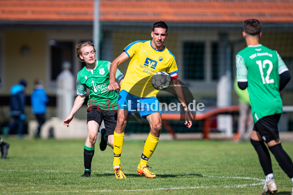 SC Böbing gegen TSV Altenstadt II | Fußball A-Klasse Herren Oberbayern Zugspitze Gruppe 8 7. Spieltag, SC Böbing gegen TSV Altenstadt II, 20240915,Roman Steiner (SC Böbing 6) am Ball,2024-09-15 in Böbing (Sportplatz Böbing), Roman Steiner (SC Böbing 6), Meiko Barlag (TSV Altenstadt II 3)Copyright: WolfgangxLindner www.foto-lindner.de / shop.foto-lindner.de