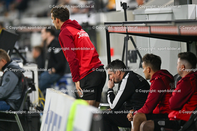 AUT, Admiral Bundesliga, LASK Linz vs FC Red Bull Salzburg | 12.04.2024, Raiffeisen Arena Linz, AUT, Admiral Bundesliga, LASK Linz vs FC Red Bull Salzburg, im Bild Maximilian Ritscher, Co-Trainer Lask Linz (Lask), Thomas Darazs, Trainer Lask Linz (Lask), Philipp Grossalber, Tormanntrainer Lask Linz (Lask)


// Admiral Bundesliga Match between LASK Linz and FC Red Bull Salzburg in Linz, Austria on 2024/04/12
