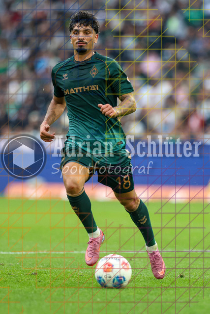 Borussia Mönchengladbach vs SV Werder Bremen - Bundesliga  | Mönchengladbach, Deutschland, 14.09.25:   Cameron Michel Puertas Castro (SV Werder Bremen) in Aktion am Ball, Einzelaktion waehrend des Spiels der Bundesliga zwischen Borussia Mönchengladbach vs SV Werder Bremen im Stadion im Borussia Park(Foto von Brauer-Fotoagentur / Adrian Schlueter)
