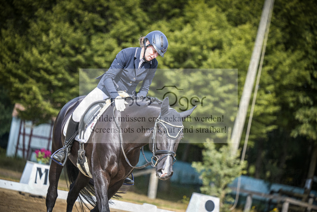 DOS_3940 | Entdecke hochwertige Reitturnierfotos von Foto Oger. Professionell, emotional und authentisch – jetzt Lieblingsmomente im Shop bestellen.Deutschlandweite Turnierfotografie. - Realisiert mit Pictrs.com