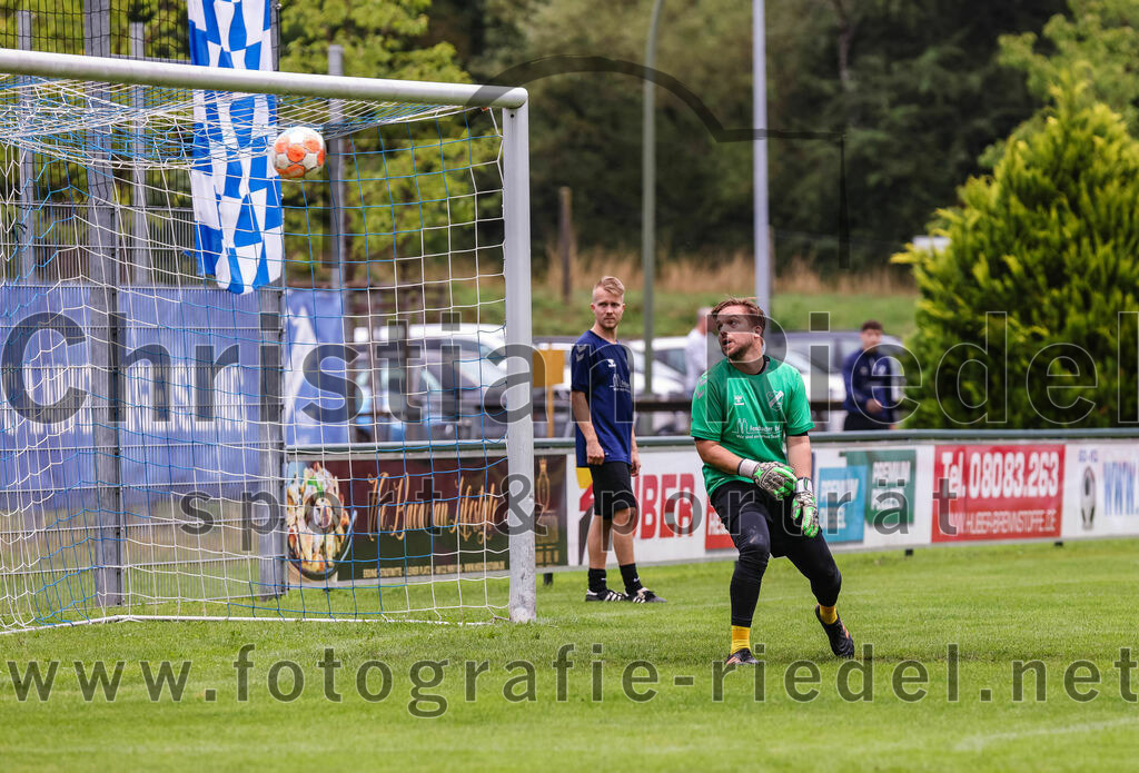 2023-08-05_001_FC_Langengeisling_gegen_SVN_Muenchen | Erding, Deutschland, 05.08.2023:
Fußball, Bezirksliga Oberbayern Ost 2023 / 2024, 2. Spieltag, FC Langengeisling gegen SVN München, Endergebnis: 1:3

Torwart Christian Brader (FC Langengeisling)

Foto: Christian Riedel / fotografie-riedel.net