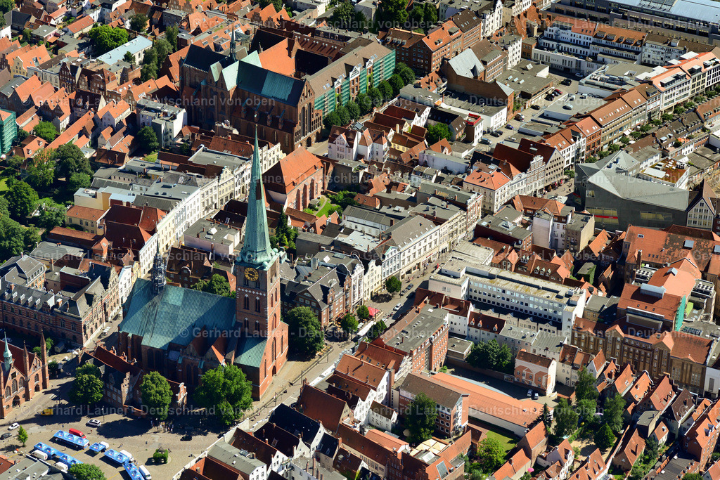 3622097 | Die im Baustil der Backsteingotik gebaute St. Jakobi Kirche ist eine der fünf evangelisch-lutherischen Hauptpfarrkirchen in der Lübecker Altstadt.