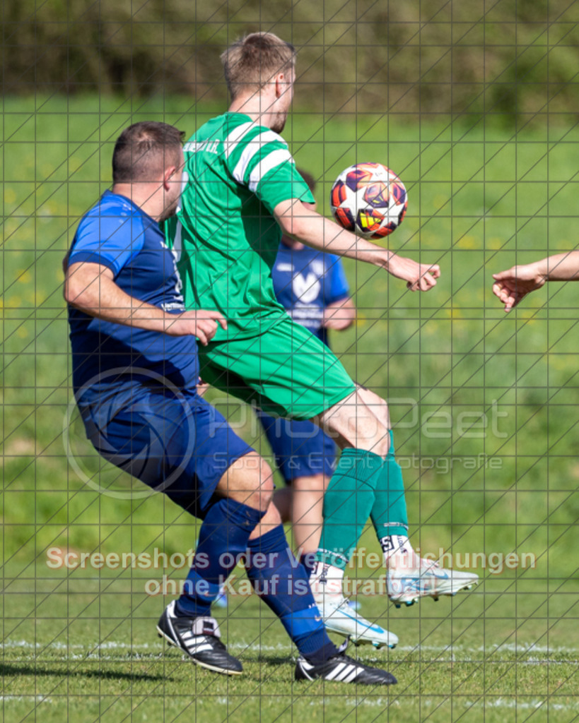 20250419_163929_0022-2 | #,TG Reichenbach (grün) vs. TSG Salach II (blau), Fussball, Kreisliga B10 - Bezirk Neckar/Fils, 23. Spieltag, Saison 2024/2025, Rasenplatz, Sportplatz Reichenbach, Dobelstraße, 73072 Donzdorf, 19.04.2025 - 16:00 Uhr,Foto: PhotoPeet-Sportfotografie/Peter Harich