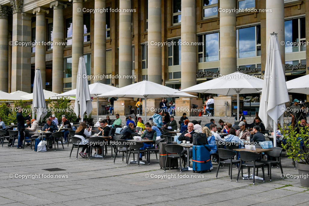 Deutschland_ Baden-Wuerttemberg_ Stuttgart_ 29.05.2025-12 | 29.05.2025, Deutschland, GER, Baden-Wuerttemberg, Stuttgart, im Bild Themenbild, Restaurant, Gastgarten, Menschen, Personen, Essen, Trinken, Speisen, Getraenke, sitzen, draussen, Touristen, Gaeste, Kellner, servieren, Stadtansichten, Feature, Symbolbild 