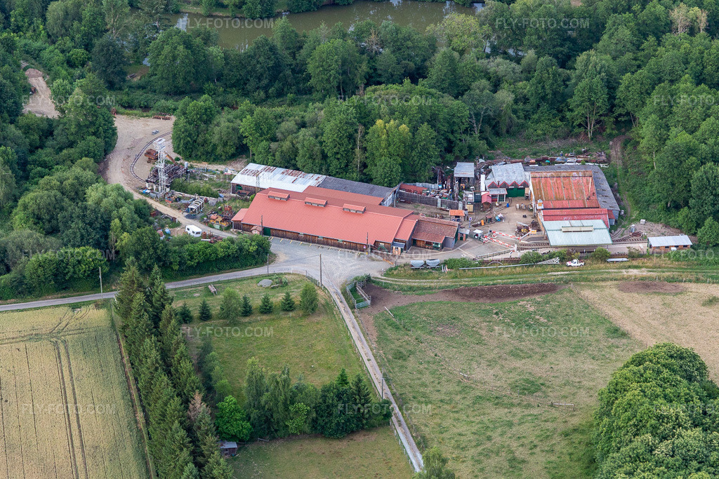 Aerial view: Train touristique and Muséotrain de Semur-en-Vallon, in Sarthe in Semur-en-Vallon in the state Sarthe, France. – Photo: IMG_132467.jpg taken on 06/14/2022 by Werner Riehm/FLY-FOTO.com – Resolution of the original: 5150 x 3434 px – Museotrain