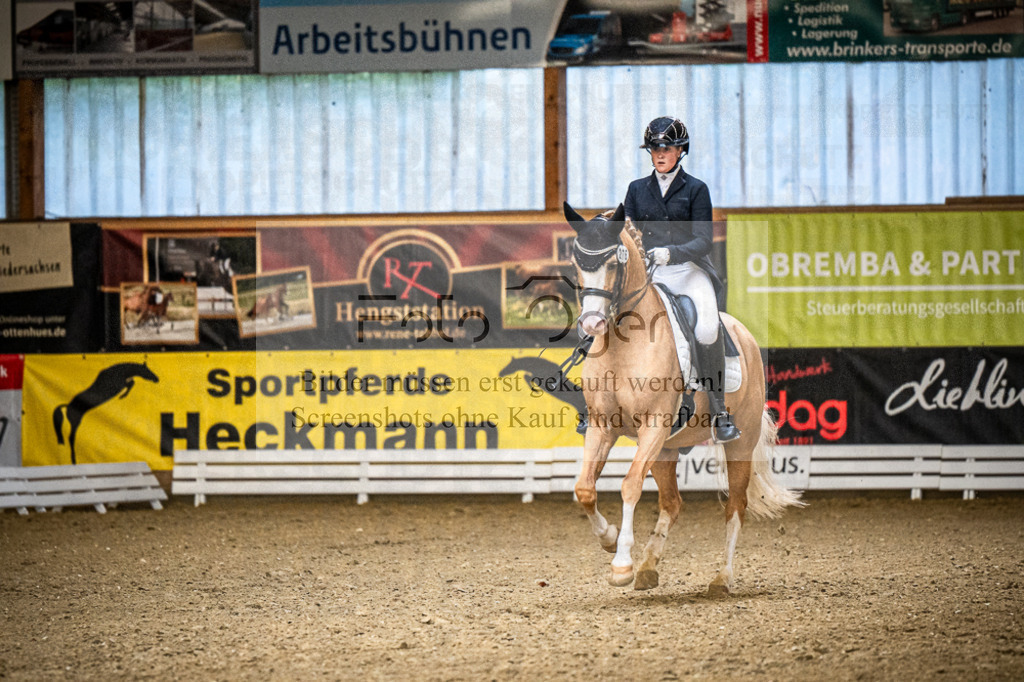 DOS_3410 | Entdecke hochwertige Reitturnierfotos von Foto Oger. Professionell, emotional und authentisch – jetzt Lieblingsmomente im Shop bestellen.Deutschlandweite Turnierfotografie. - Realisiert mit Pictrs.com