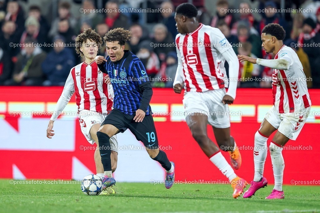1FC04022601094 | 04.02.2026, Fußball, UEFA Youth League, U19 1. FC Köln - Inter Mailand, Sechzehntelfinale, RheinEnergie-STADION, Saison 2025 2026: Anas El Mahboubi (FC Internazionale Milano #19) im Zweikampf gegen die Kölner Abwehr DFB regulations prohibit any use of photographs as image sequences and or quasi-video.