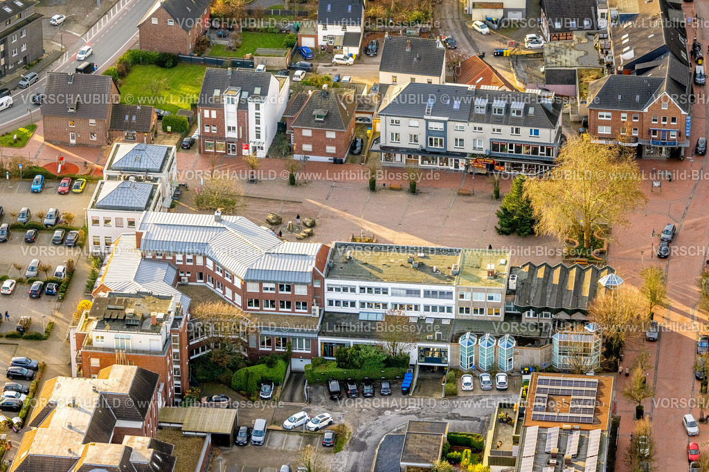 Bottrop251204159Kirchhellen | Luftbild, Zentrum Geschäftshäuser am Johann-Breuker-Platz, Kirchhellen, Bottrop, Ruhrgebiet, Nordrhein-Westfalen, Deutschland