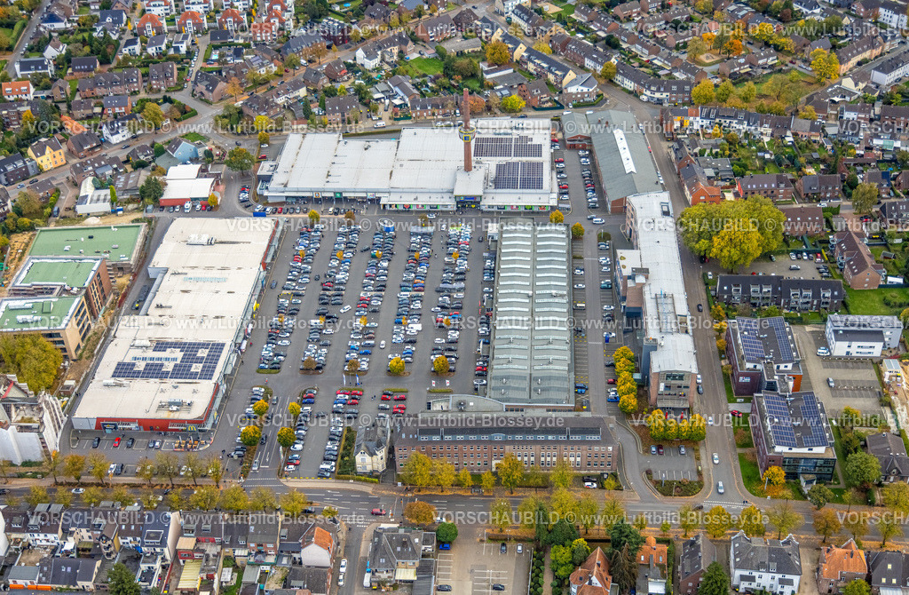 Kleve251005855 | Luftbild, Einkaufszentrum mit Supermarkt, Dienstleistungen an der Hoffmannallee, Parkplätze, Kleve, Niederrhein, Nordrhein-Westfalen, Deutschland