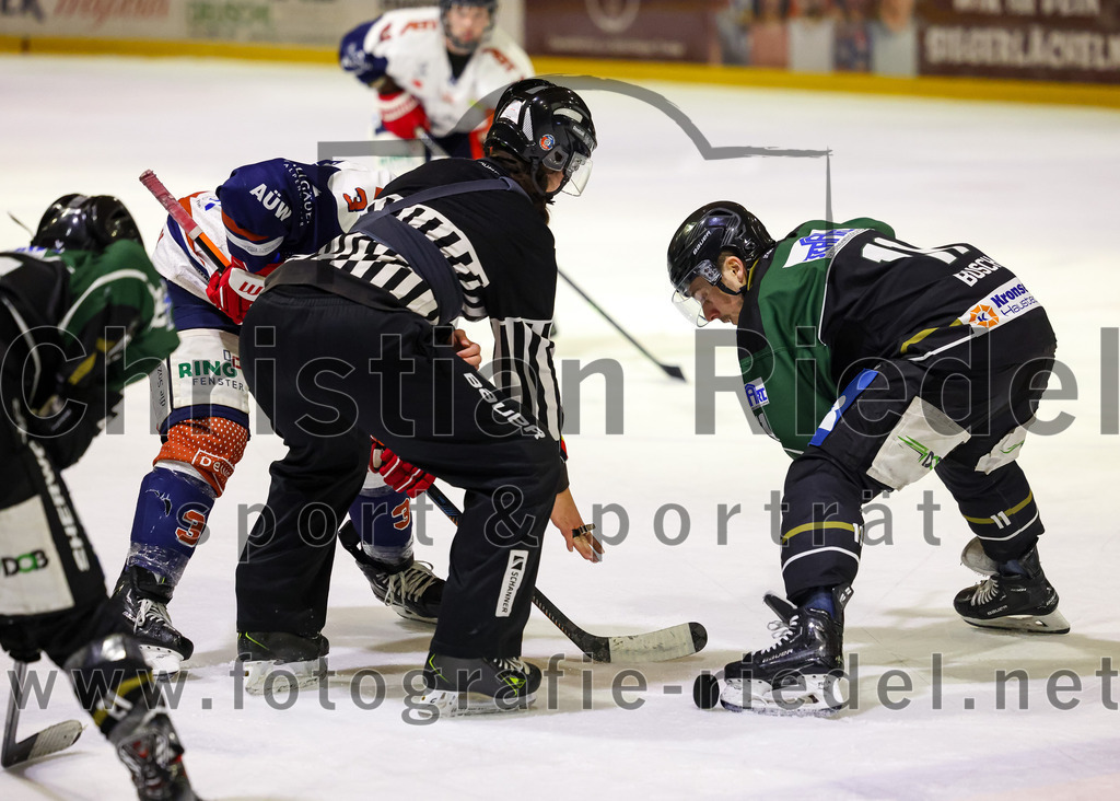 2023-03-07_105_TSV_Erding_gegen_ESC_Kempten | Erding, Deutschland, 07.03.2023:
Eishockey, Bayernliga Playoffs 2022 / 2023, Viertelfinale, TSV Erding gegen ESC Kempten, Endergebnis: 9:3

Timo Schirrmacher (ESC Kempten, #3), Sebastian Busch (Erding Gladiators, #11)

Foto: Christian Riedel / fotografie-riedel.net