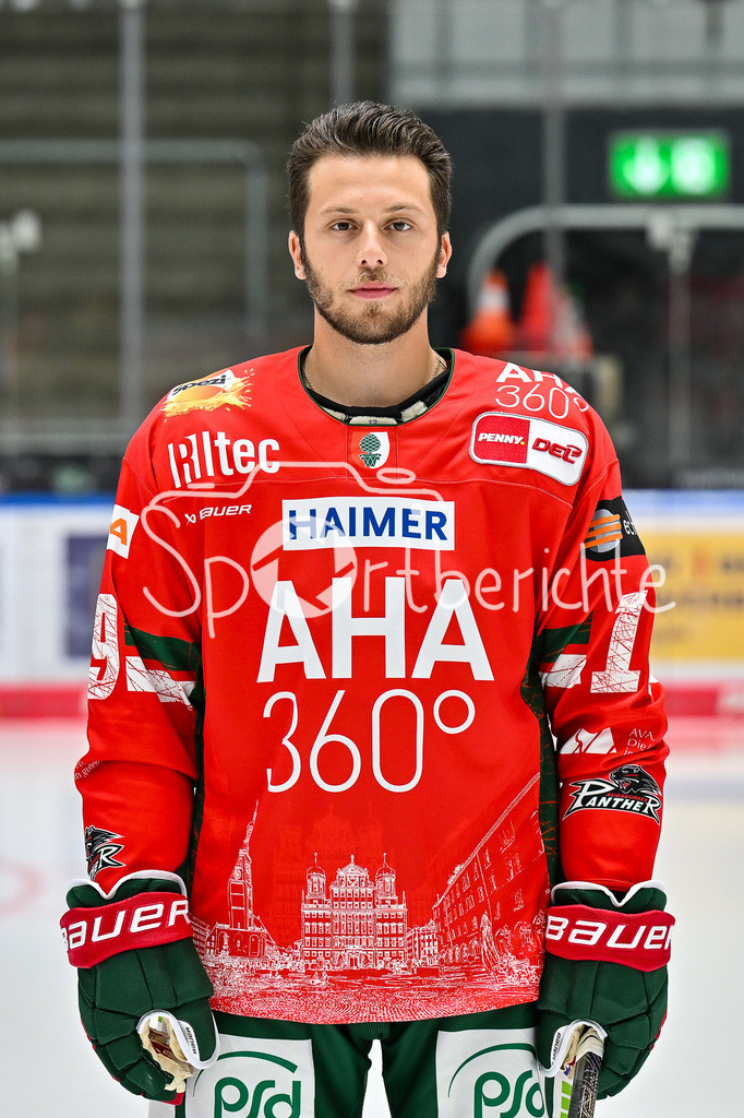 Augsburger Panther 2025/26 | im Bild Riley DAMIANI (Augsburger Panther #19) / Einzelfoto / Freisteller / Media Day Augsburger Panther: Curt-Frenzel Stadion am 06.08.2025
