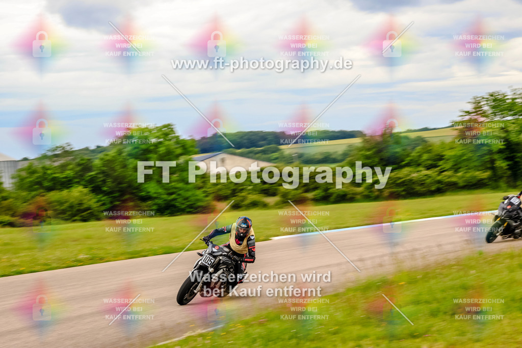 MotoTeam-3305 | Hier findet Ihr Bilder von Touristenfahrten auf der Nürburgring Nordschleife oder von anderen Veranstaltungen die ich besucht habe. Viel Spass beim Durch Schauen 