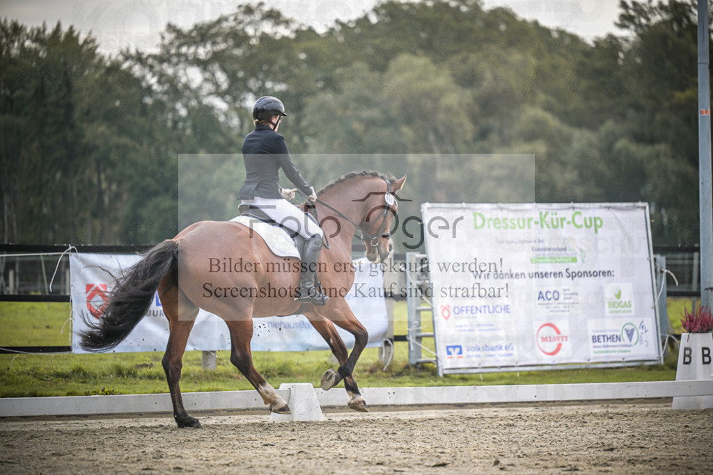 DOS_1840 | Entdecke hochwertige Reitturnierfotos von Foto Oger. Professionell, emotional und authentisch – jetzt Lieblingsmomente im Shop bestellen.Deutschlandweite Turnierfotografie. - Realisiert mit Pictrs.com