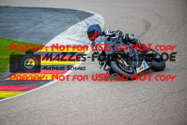 MaZZes_FotoMatrix_240503_6007705_6462 | STK1000