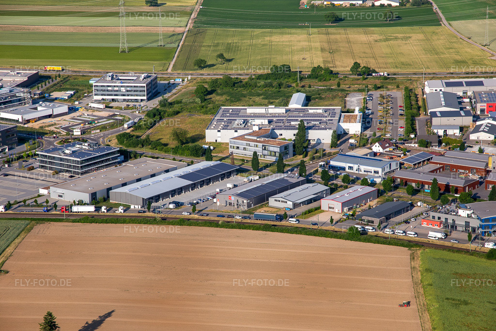 Luftbild: Industriegebiet Nord im Speyerer Tal in Rülzheim im Bundesland Rheinland-Pfalz in Deutschland. Foto: IMG_136176.jpg vom 07.06.2023 durch Werner Riehm/FLY-FOTO.de