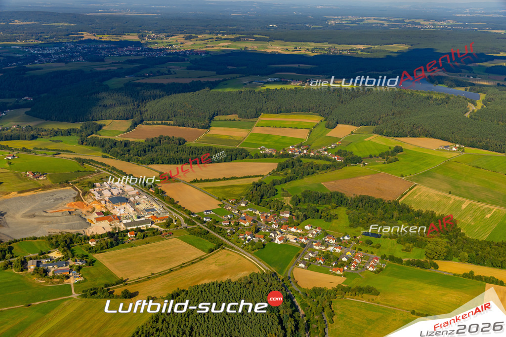 Das Luftbild zeigt : Schönlind Vilseck - Die Luftaufnahme wurde 2024 vom UL-Flugzeug aus erstellt ( keine Drohne ) - Hochauflösende Luftaufnahme - Für grossformatige Ausdrucke geeignet. Die Geschenkidee !Mit Lizenz und Bildrechte bestellbar
