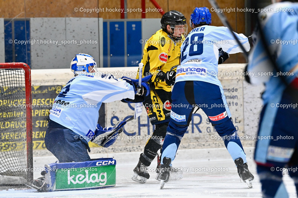 EC Spittal Hornets vs. ESC Steindorf 28.10.2023 | #72 Moser Lukas, #8 Komar Luca, #28 Bacher Stefan