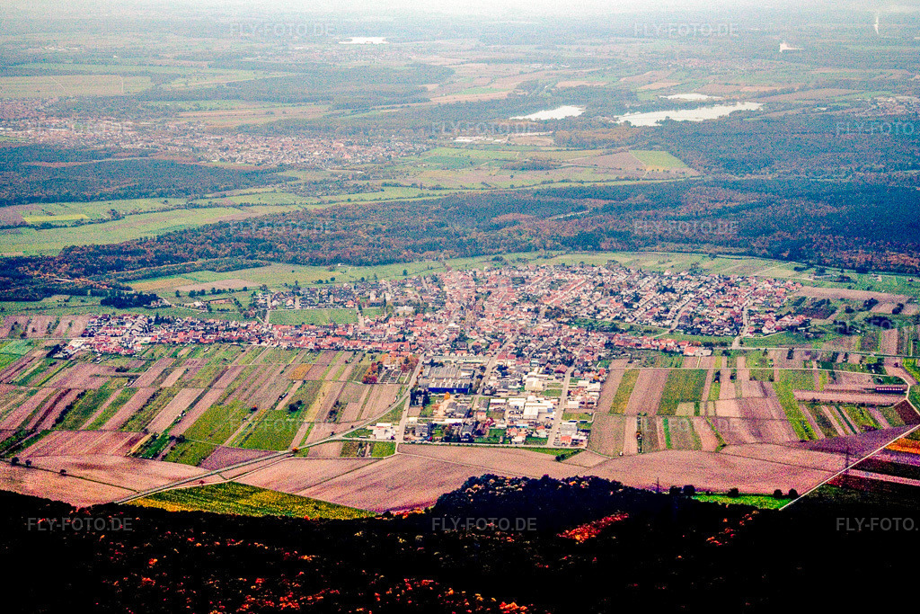 Luftbild: Ort von Osten in Hambrücken im Bundesland Baden-Württemberg in Deutschland. Foto: IMG_14169.jpg vom 12.10.2008 durch Werner Riehm/FLY-FOTO.de