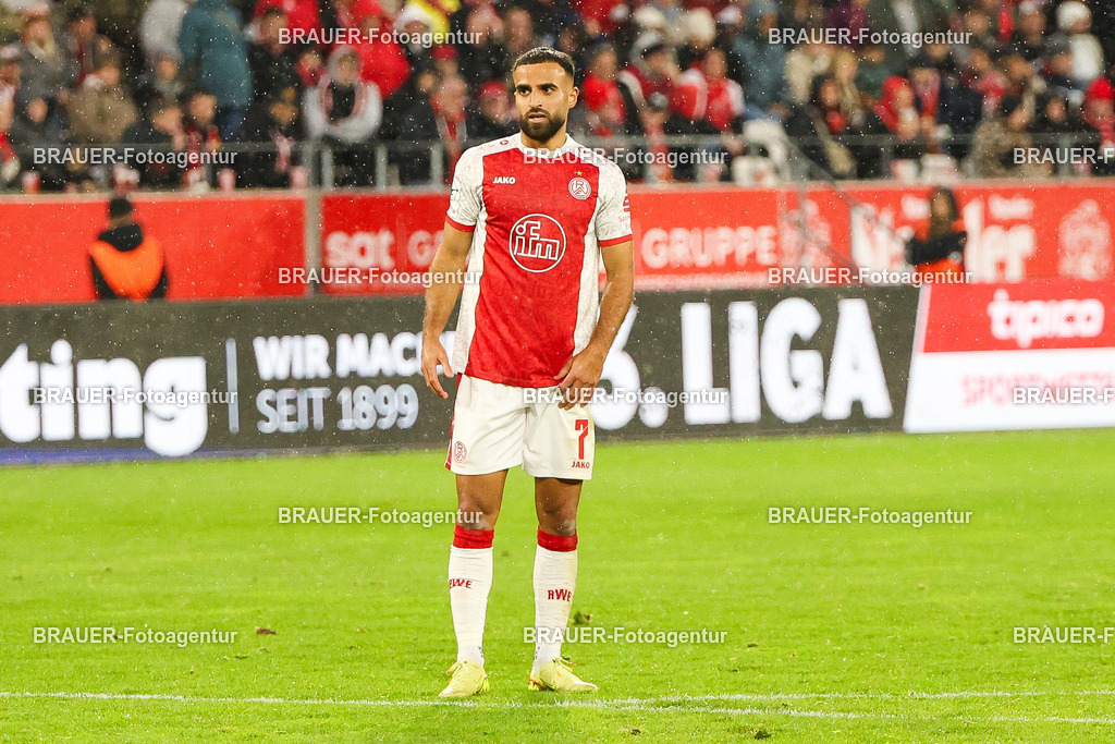 Rot-Weiss Essen - 1.Fc Schweinfurt | Essen, Deutschland, 02.11.2025 Ramien Safi  (Rot-Weiss Essen) schaut während des 3.Liga Spiels zwischen  Rot-Weiss Essen und 1.Fc Schweinfurt am 02.11.2025 im Stadion an der Hafenstraße in Essen. (Foto von Timo Bluhmki-Schmidt/Brauer Fotoagentur