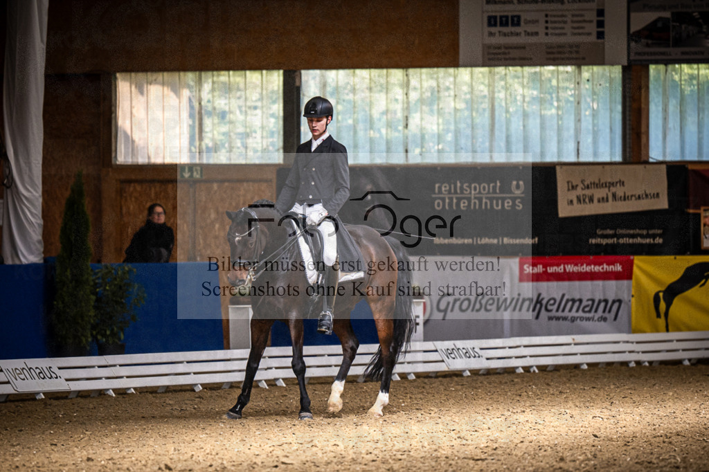 DOS_0824 | Entdecke hochwertige Reitturnierfotos von Foto Oger. Professionell, emotional und authentisch – jetzt Lieblingsmomente im Shop bestellen.Deutschlandweite Turnierfotografie. - Realisiert mit Pictrs.com