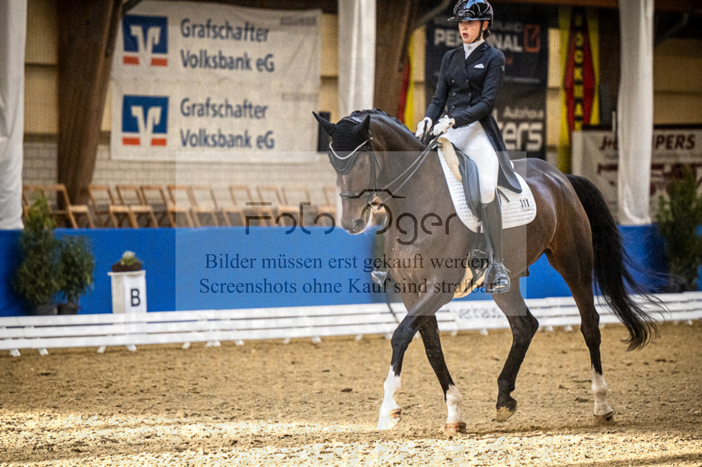 DOS_4990 | Entdecke hochwertige Reitturnierfotos von Foto Oger. Professionell, emotional und authentisch – jetzt Lieblingsmomente im Shop bestellen.Deutschlandweite Turnierfotografie. - Realisiert mit Pictrs.com