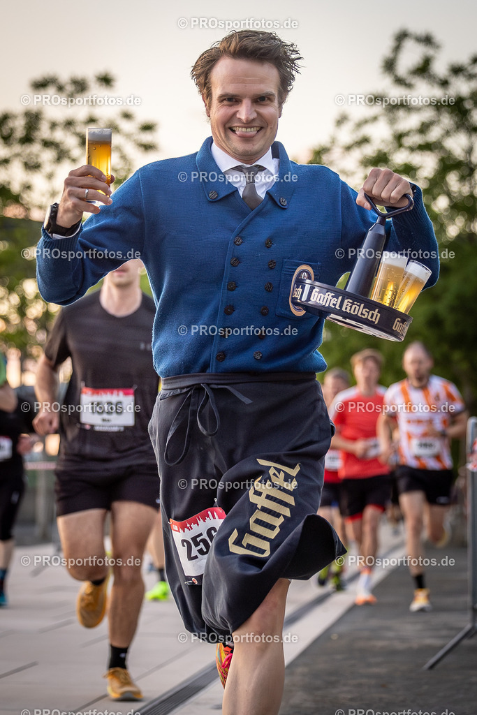 22. ASV Nachtlauf; Koeln, 28.05.25 | Impressionen vom 22. ASV Nachtlauf am 28.05.25 am Tanzbrunnen in Koeln. Foto: BEAUTIFUL SPORTS/Leah Kohring