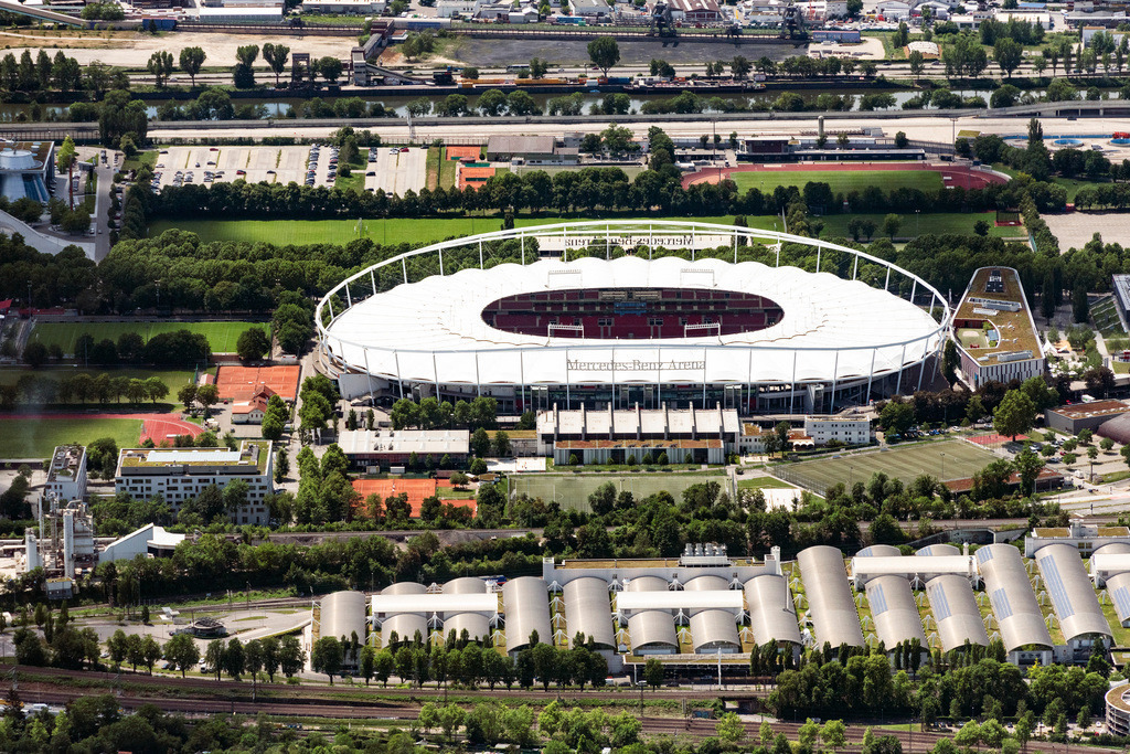 dr__0053127.jpg | STUTTGART 27.05.2020 Sportstätten-Gelände der Arena des Stadions Mercedes-Benz Arena im NeckarPark in Stuttgart im Bundesland Baden-Württemberg, Deutschland. Weiterführende Informationen bei: Friedrich Scharr KG,  PFEIFER Holding GmbH & Co. KG,  Ramsaier GmbH,  VfB Stuttgart Arena Betriebs GmbH,  asp Architekten GmbH,  sbs Sportböden-Systeme GmbH. // Sports facility grounds of the Arena stadium Mercedes-Benz Arena in Stuttgart in the state Baden-Wurttemberg, Germany. Further information at: Friedrich Scharr KG,  PFEIFER Holding GmbH & Co. KG,  Ramsaier GmbH,  VfB Stuttgart Arena Betriebs GmbH,  asp Architekten GmbH,  sbs Sportboeden-Systeme GmbH. Foto: Daniel Reiter