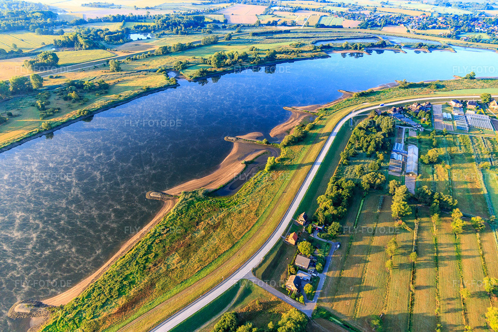 Luftbild: Sandbänke zwischen den Buhnen der Elbe am Kraueler Hauptdeich im Ortsteil Kirchwerder in Hamburg im Bundesland Hamburg in Deutschland. Foto: IMG_110219.jpg vom 18.08.2018 durch Werner Riehm/FLY-FOTO.de