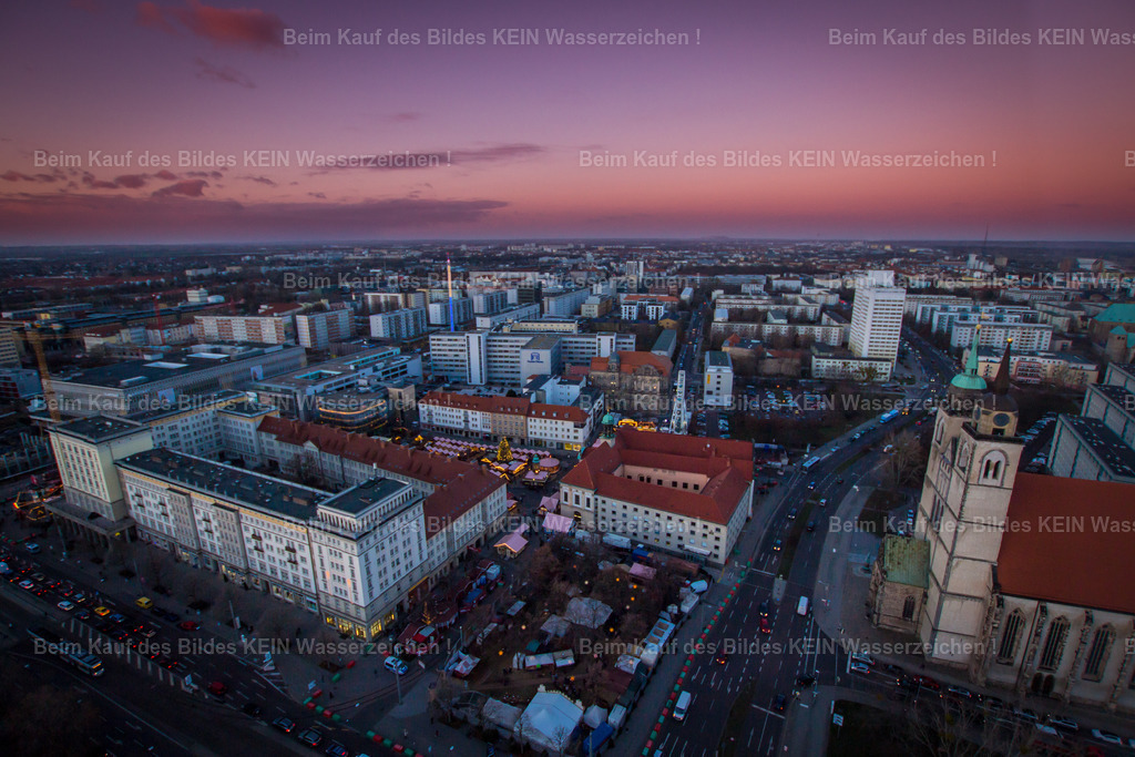 Sonnenuntergang November-8061 | Magdeburg Weihnachtsmarkt Alter Markt und Rathaus im Abendlicht - Realisiert mit Pictrs.com